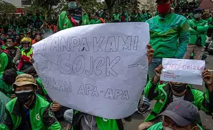 Ratusan Driver Ojek Online Unjuk Rasa di Kantor Gubernur Jateng