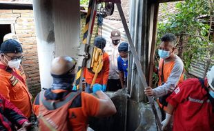 Duuh.... Nenek-Nenek di Jaten Nekat Terjun ke Sumur