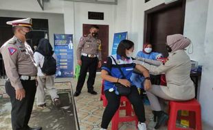 Vaksinasi Booster Polres Klaten Sasar Ojol, Bikers, dan Sopir Truk