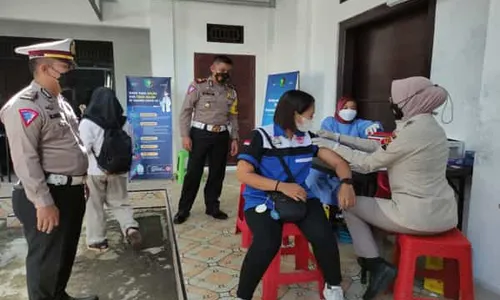 Vaksinasi Booster Polres Klaten Sasar Ojol, Bikers, dan Sopir Truk