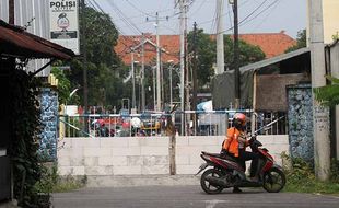 Jalan Ditutup Polresta Solo, Warga Purwosari Harus Memutar Jauh