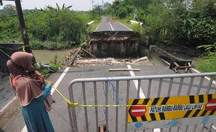 Diterjang Arus Sungai, Jembatan Kadirejo Klaten Kini Putus Total