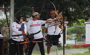 Latihan Atlet Panahan NPC Persiapan ASEAN Paragames 2022 di Solo