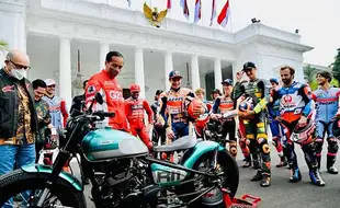 Bertemu Pembalap MotoGP, Presiden Pamerkan Motor Custom RI1 di Jakarta