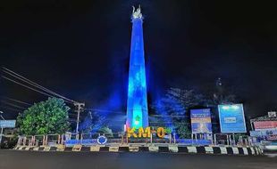 Tugu Kajen Titik Nol Km Pekalongan Bercahaya Biru Kemilau