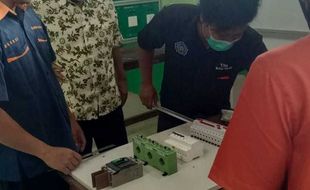 Tim P2AD UMS Dampingi SMK Muhammadiyah 1 Klaten Utara Bikin Panel Listrik