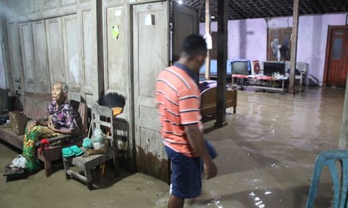 Sungai di Cawas Meluap, Air Masuk ke Rumah Warga