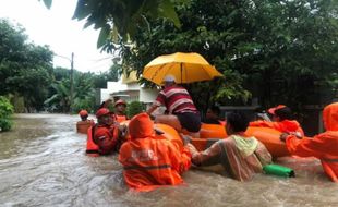 BNPB: 2 Warga Meninggal & 2 Lainnya Hilang saat Banjir di Serang Banten