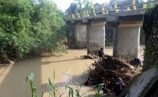 Masalah Klasik, Sampah Jadi Salah Satu Penyebab Banjir di Sragen