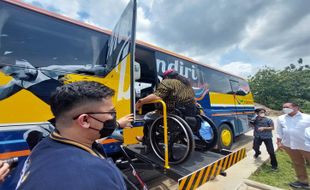 Terima Bantuan Bus dari Bank Mandiri, Ketua NPC: Ini Sangat Nyaman