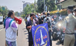 Puluhan Pendorong Gerobak Malioboro Demo Pemkot Jogja, Ini Tuntutannya