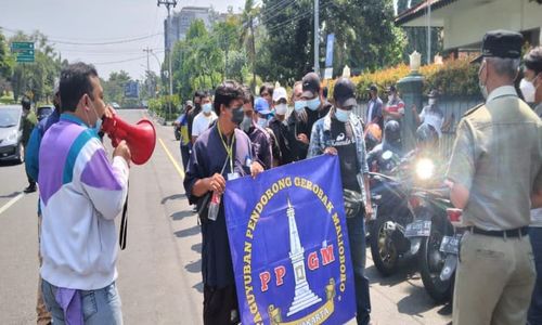 Puluhan Pendorong Gerobak Malioboro Demo Pemkot Jogja, Ini Tuntutannya