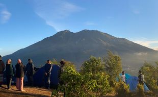 Kawah Candradimuka Gunung Lawu Dikenal Sakral dan Tersembunyi