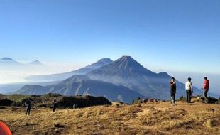 Menjajal Trek Menuju Puncak Sindoro