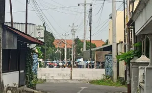 Warga Purwosari Protes Jalan Ditutup Polresta Solo, Ini Respons Gibran