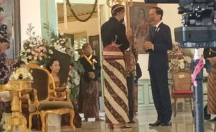 Presiden Jokowi Datang Ucapkan Selamat Atas Pengukuhan Mangkunagoro X