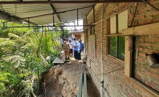 Rumah dan Masjid di Sragen Terancam Masuk ke Sungai, Ini Penampakannya