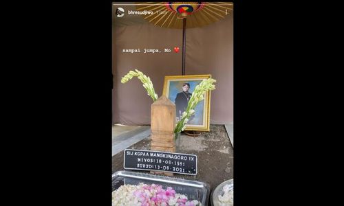 Jelang Jumenengan, Bhre Unggah Foto Makam Sang Ayah Mangkunagoro IX