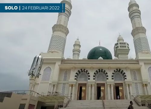 Penampakan Masjid Agung Madaniyah Karanganyar yang Mirip Masjid Nabawi