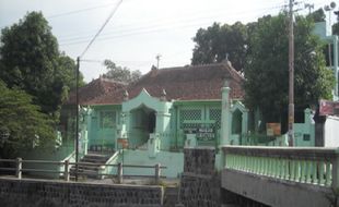 Jejak Kampung Santri & Masjid Tertua di Kampung Batik Laweyan Solo