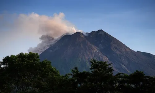 Serem! Juru Kunci Sebut Ada Keraton Gaib di Gunung Merapi