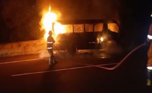 Ini Penyebab Mobil Minibus Terbakar di Tol Ampel Boyolali