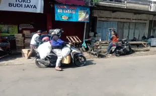 Harga Naik, Giliran Minyak Goreng Curah Sulit Dicari di Pasar Legi Solo