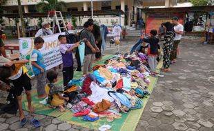 Bayar Seikhlasnya, Lapak Baju Layak Pakai di Solo Ini Diserbu Pembeli