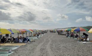 Libur Lebaran, Pantai Parangtritis Diserbu 145.000 Pengunjung