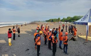 Hari Kedua, 5 Tim Diterjunkan Cari Wisatawan Hanyut di Pantai Glagah