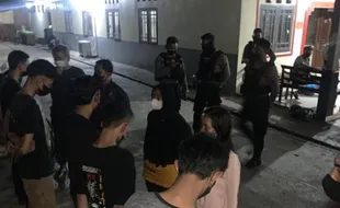 Walah, 7 Remaja Tertangkap Tengah Pesta Miras di Ketelan Solo