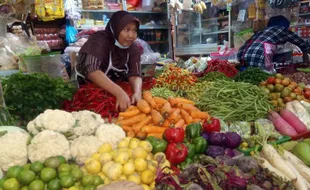 Kisah Nyonya Darso, Tetap Beli meski Harga Bumbu Naik di Pasar Sragen