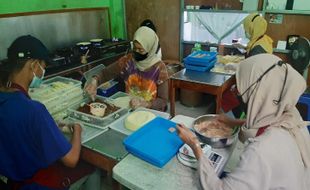 Ekpedisi Kuliner: Sosis Gajahan, Camilan Klasik Solo Buat Oleh-Oleh