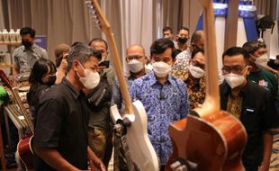 Gibran Pilih Batik dan Jam Tangan Kayu untuk Merchandise G20 di Solo