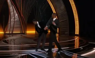 No Sensor! Ini Video Will Smith Tampar Chris Rock di Panggung Oscar