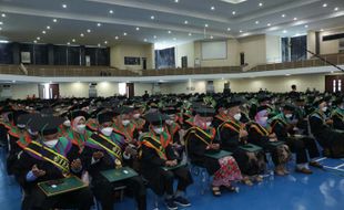 556 Ikuti Wisuda Terakhir IAIN Salatiga dengan Status Institut