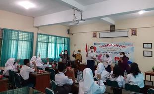 Siswa SMPN 9 Solo Belajar Jadi MC dan Public Speaker Bersama Solopos FM