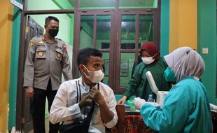 Vaksinasi Covid-19 Digelar Polsek Purwodadi, Sasar Para Santri