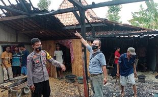 Terdengar Letusan Sebelum Rumah Kayu di Pulokulon Grobogan Terbakar