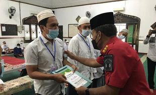 Alhamdulillah, 100 Napi Lapas Semarang Lulus Pesantren Kilat