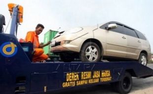 Butuh Derek Mobil di Tol, Ini Nomor Telpon dan Biayanya