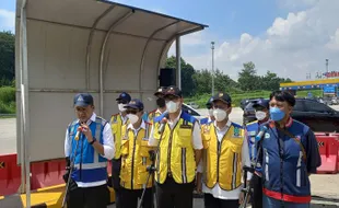 Catatan Arus Mudik: Banyak Kendaraan Berhenti di Bahu Jalan Tol