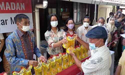 Gelar Bazar Minyak Goreng, Harian Jogja-Sinar Mas Sediakan 3.000 Liter