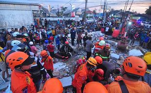 Bangunan Minimarket Alfamart di Kalsel Ambruk, Timpa 17 Orang