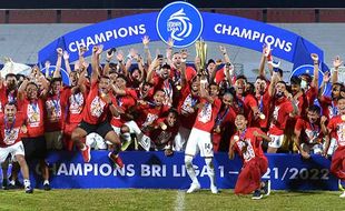 Bali United Juara Liga 1, Ini Momen Selebrasi Penyerahan Piala