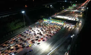 Polisi Terapkan Contraflow, Begini Suasana Lalin di GT Cikampek Utama