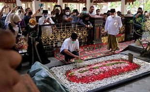 Napak Tilas Ulama, Ganjar Ziarah ke Makam Tokoh Pendiri NU di Jatim