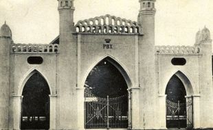 Kelindan Masjid Agung Surakarta dan Kampung Batik Kauman