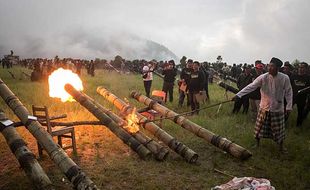 Seru! Ini Foto-Foto Festival Long Bumbung Sambut Ramadan di Tawangmangu