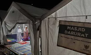 Potret Pengungsi Erupsi Semeru Jalani Ibadah Ramadan di Tenda Darurat